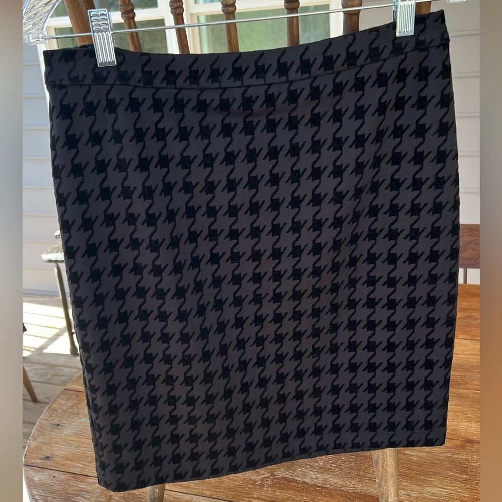 Loft Houndstooth Velvet Black on Black Women’s Mini Pencil Skirt Size 6